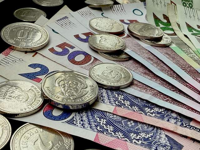 С 1 октября: кому из пенсионеров выплатят почти 1 300 гривен