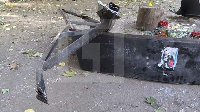 Памятник мотору вихрь