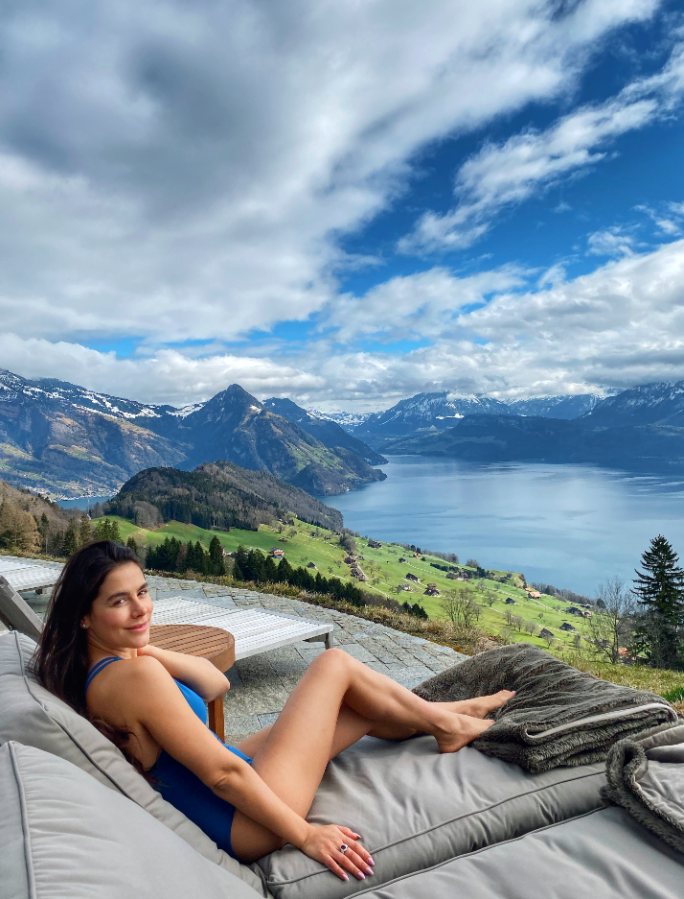 Іванна Онуфрійчук в готелі з видом на Альпи