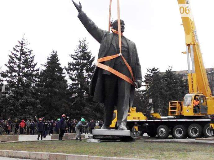Демонтаж пам'ятника Леніну в Запоріжжі