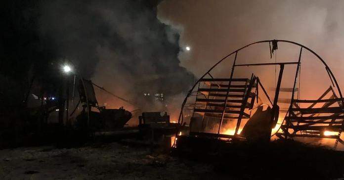 На Яворівському полігоні сталася масштабна пожежа: фото з місця події