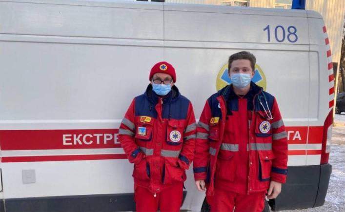 Лікарі швидкої в Харкові прийняли домашні пологи