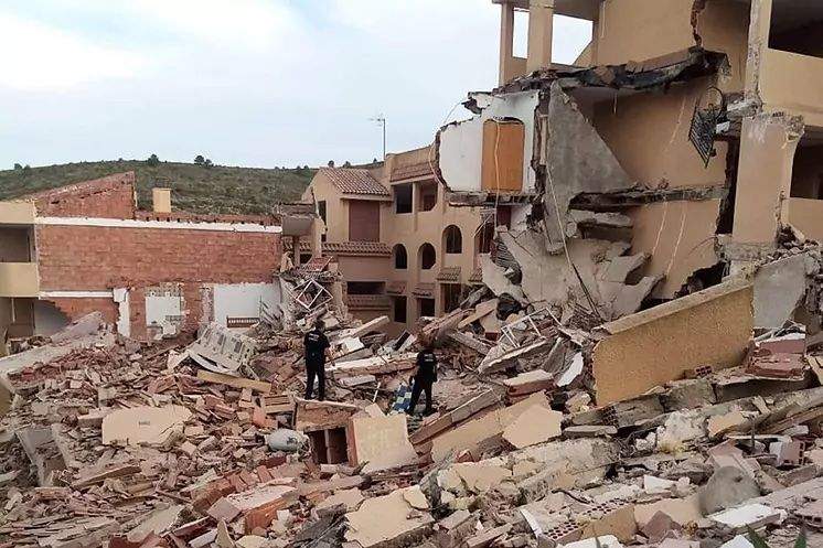 «Fui a la playa, volví a casa sin hogar»: casa de tres pisos se derrumbó en España