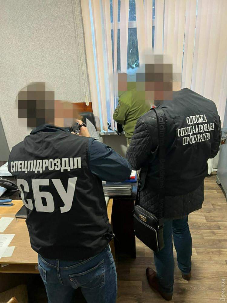 Офіцер Держспецзв'язку вимагав хабар у військового в Одесі