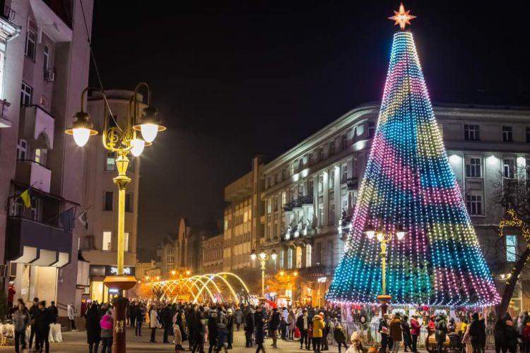 ялинка в Івано-Франківську Новий рік Різдво як святкуватимуть