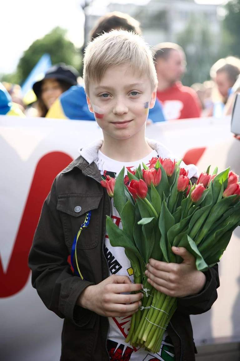 Сотні українців у Варшаві вийшли на марш вдячності польському народу