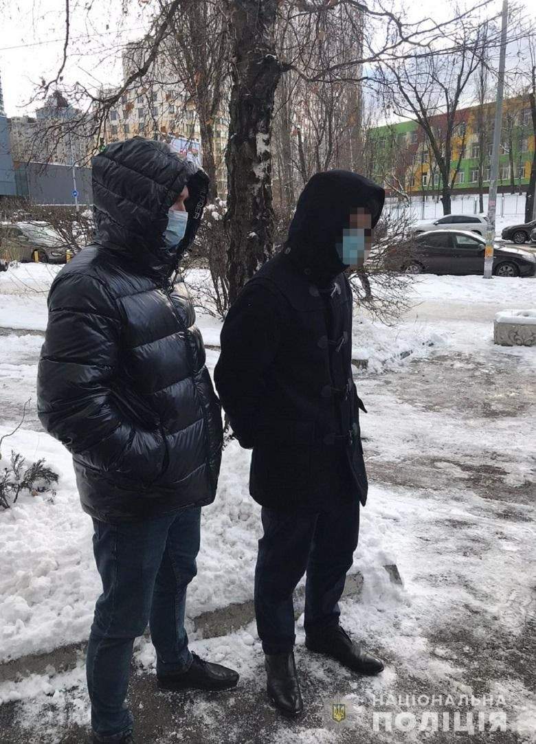 У Києві затримали держвиконавця з хабарем в 2 тисячі доларів, Київська прокуратура, поліція