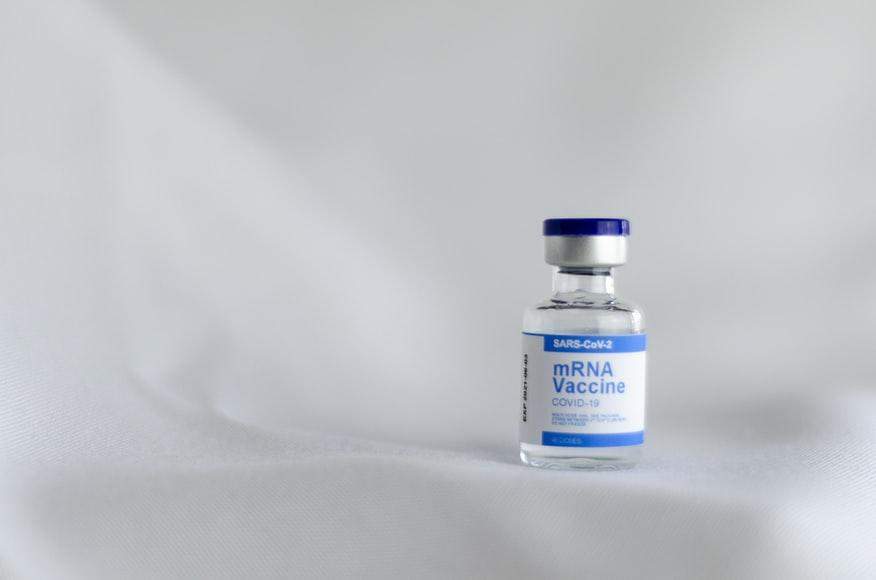 Чому вакцини проти коронавірусу – не експериментальні і не маловивчені: етапи перевірки