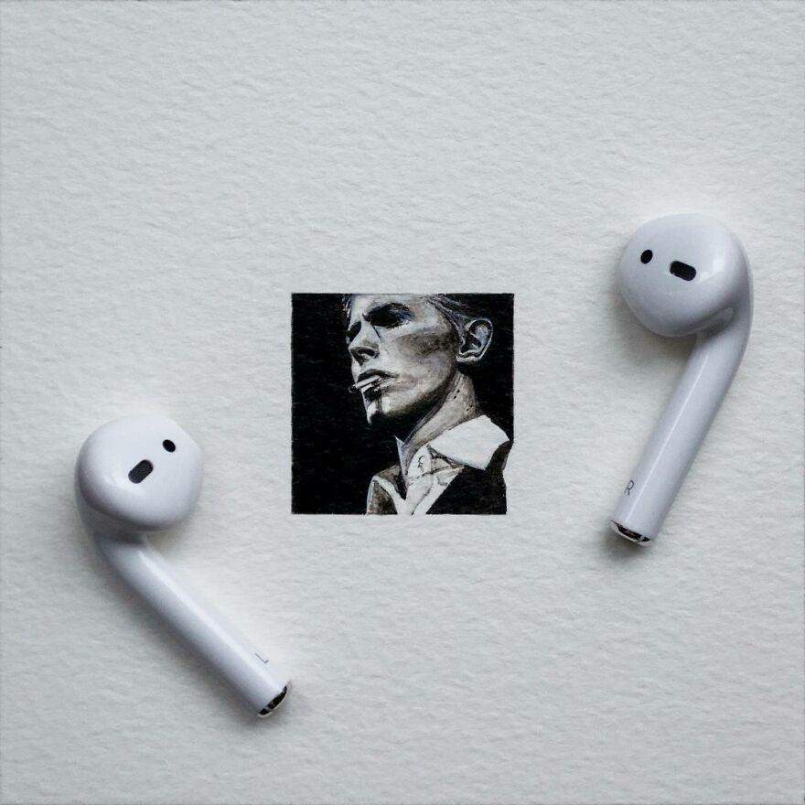 Девід Боуї, менший, за навушники