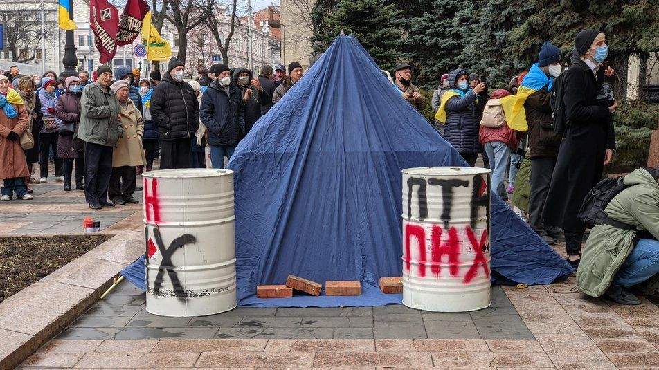 Харків'яни облаштували намет у День Гідності та Свободи