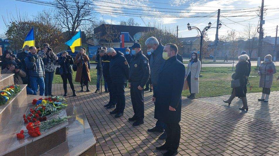 Мешканці Миколаєва зібралися біля меморіалу Героїв Небесної Сотні