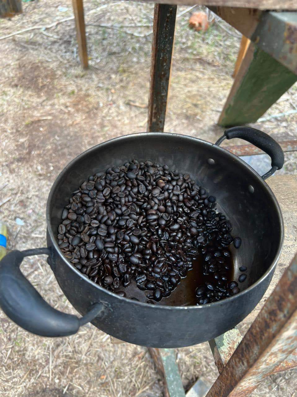 Окупанти варили кашу з кавових зерен