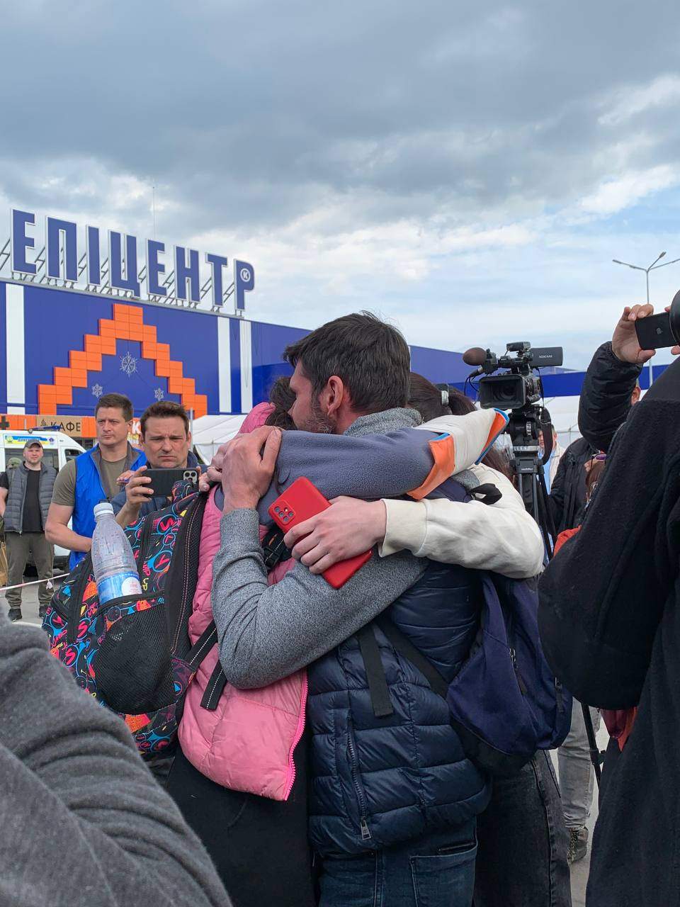 Мама та син, яких евакуювали з 