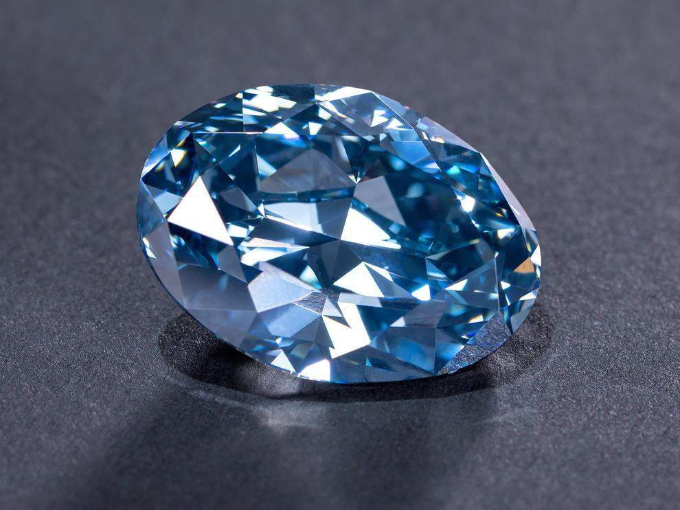 Блакитний діамант Okavango Blue